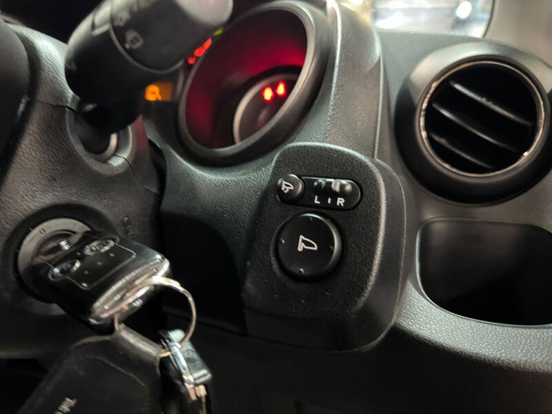 HONDA JAZZ 1.4 i-VTEC ES Plus 2014