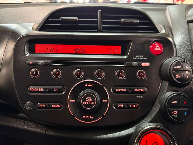 HONDA JAZZ 1.4 i-VTEC ES Plus 2014