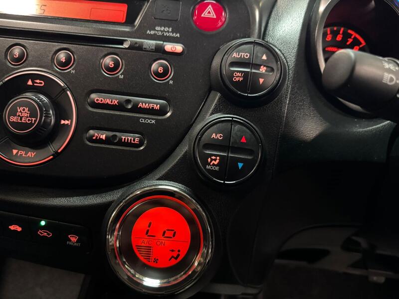 HONDA JAZZ 1.4 i-VTEC ES Plus 2014