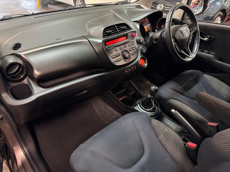 HONDA JAZZ 1.4 i-VTEC ES Plus 2014