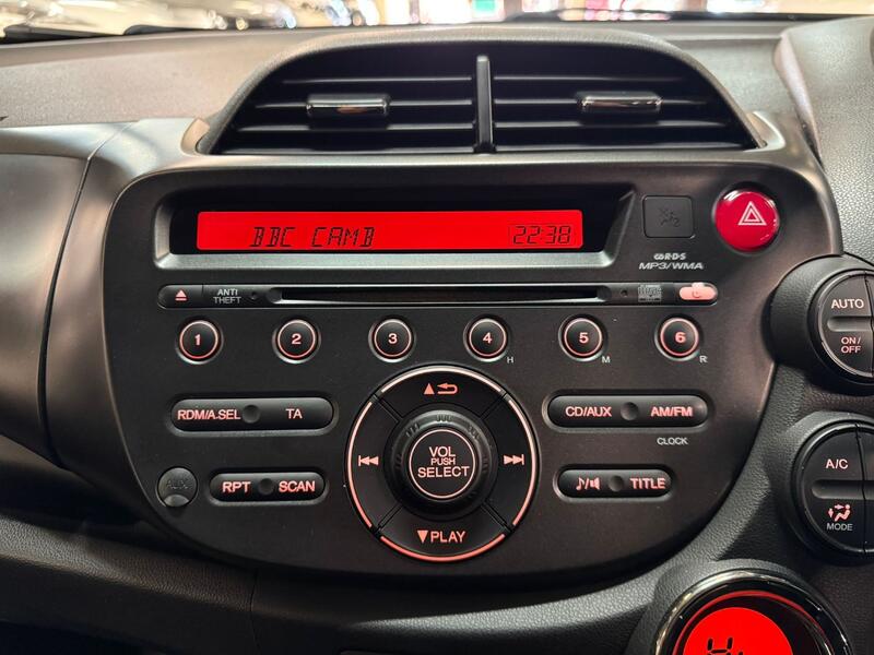HONDA JAZZ 1.4 i-VTEC ES Plus 2014