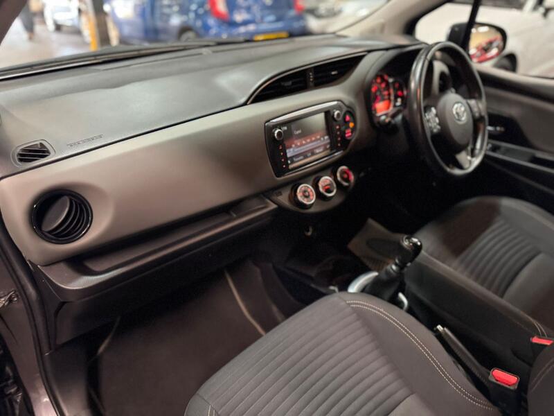 TOYOTA YARIS 1.3 Dual VVT-i Design 2017
