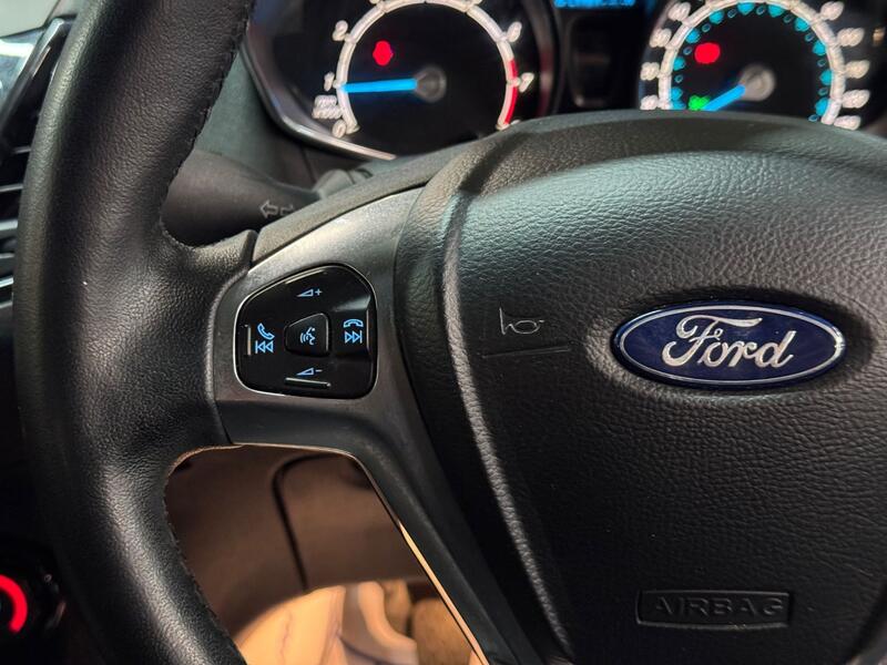 FORD FIESTA 1.3 Zetec 2015