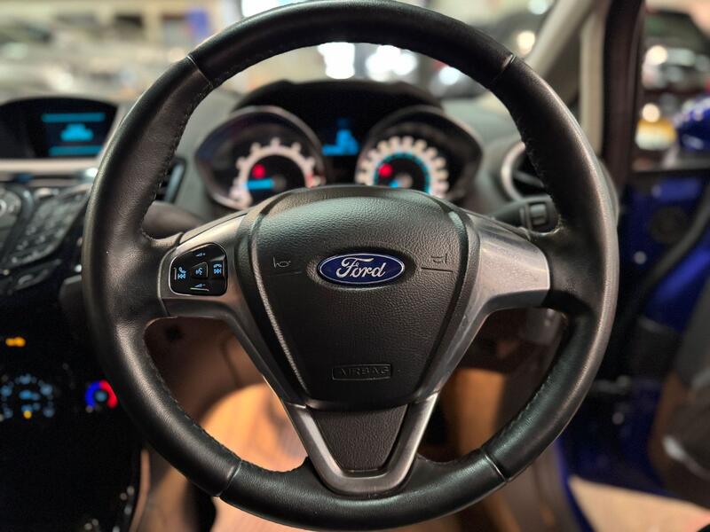 FORD FIESTA 1.3 Zetec 2015