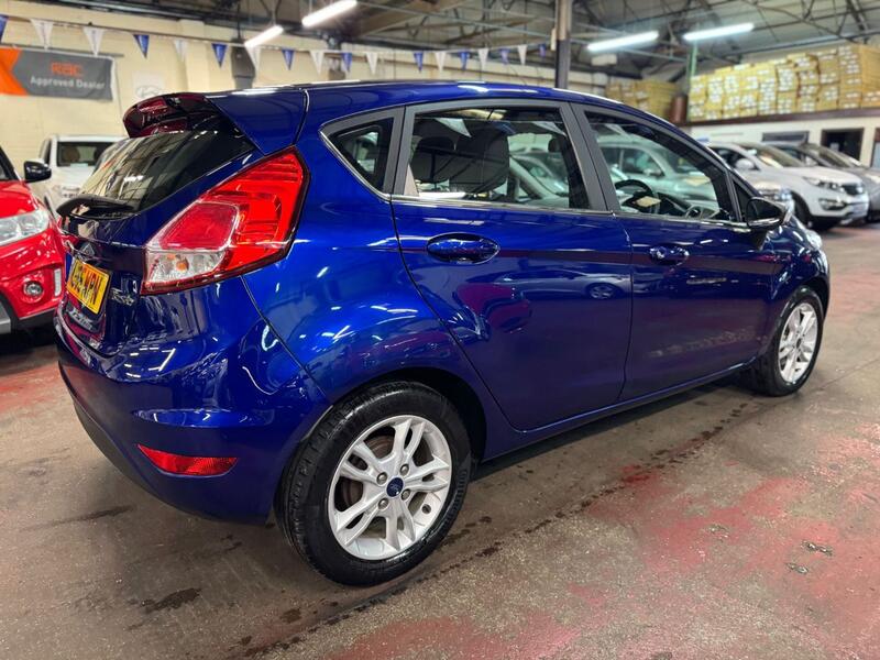 FORD FIESTA 1.3 Zetec 2015