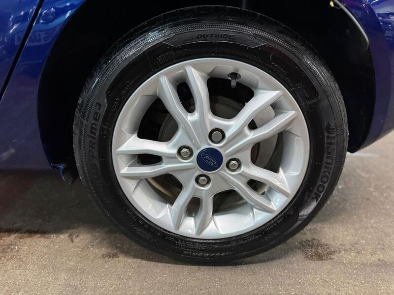 FORD FIESTA 1.3 Zetec 2015