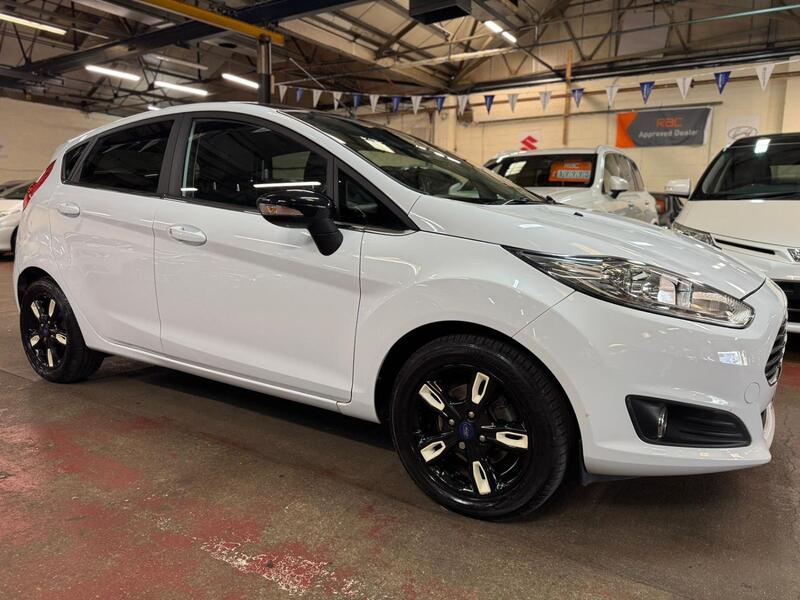 FORD FIESTA 1.3 Zetec White Edition 2016