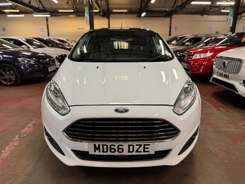 FORD FIESTA 1.3 Zetec White Edition 2016