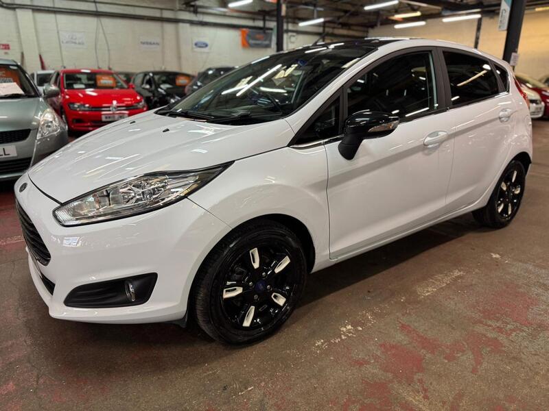 FORD FIESTA 1.3 Zetec White Edition 2016