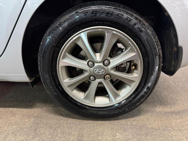 HYUNDAI I10 1.0 Premium 2014