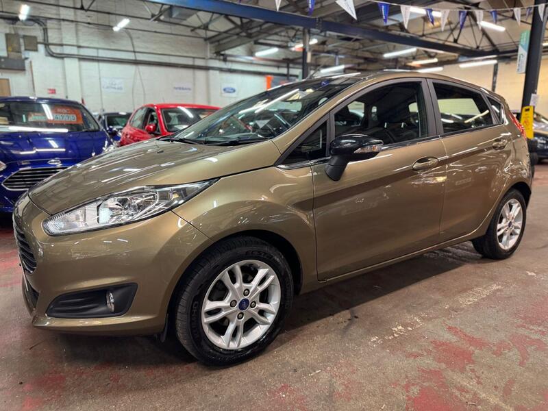 FORD FIESTA 1.3 Zetec 2015